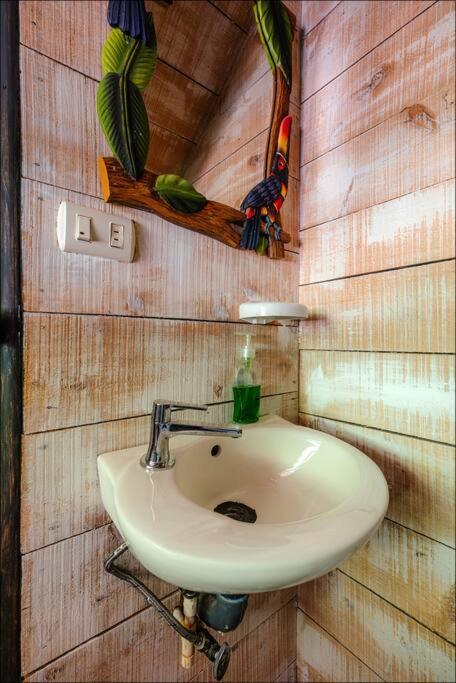 Unicorn Lodge: Direct Riverfront : Unique Experience San Gerardo de Dota Luaran gambar