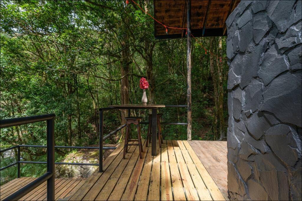 Unicorn Lodge: Direct Riverfront : Unique Experience San Gerardo de Dota Luaran gambar