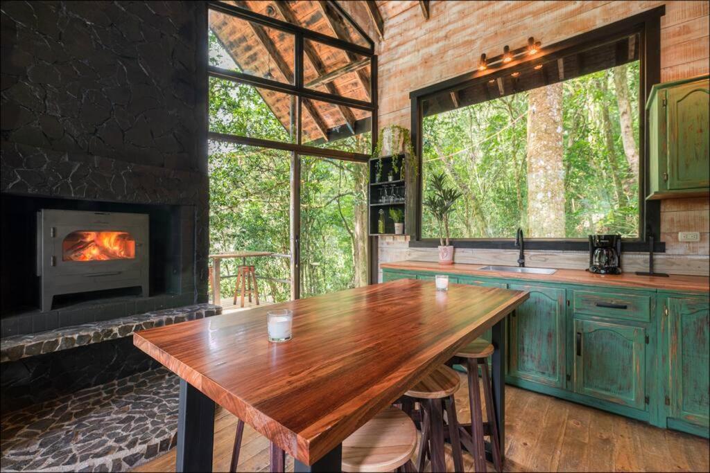 Unicorn Lodge: Direct Riverfront : Unique Experience San Gerardo de Dota Luaran gambar