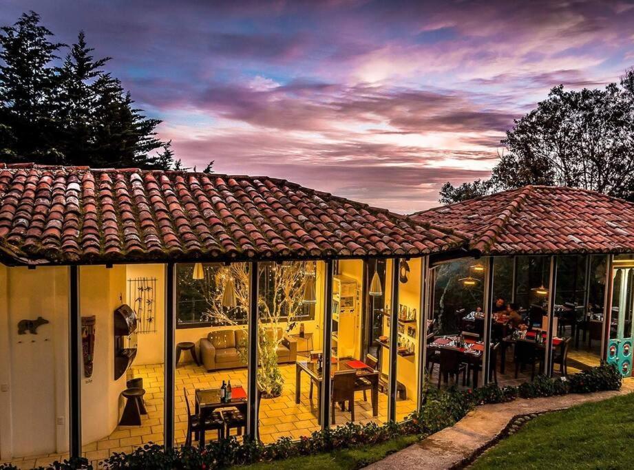Unicorn Lodge: Direct Riverfront : Unique Experience San Gerardo de Dota Luaran gambar