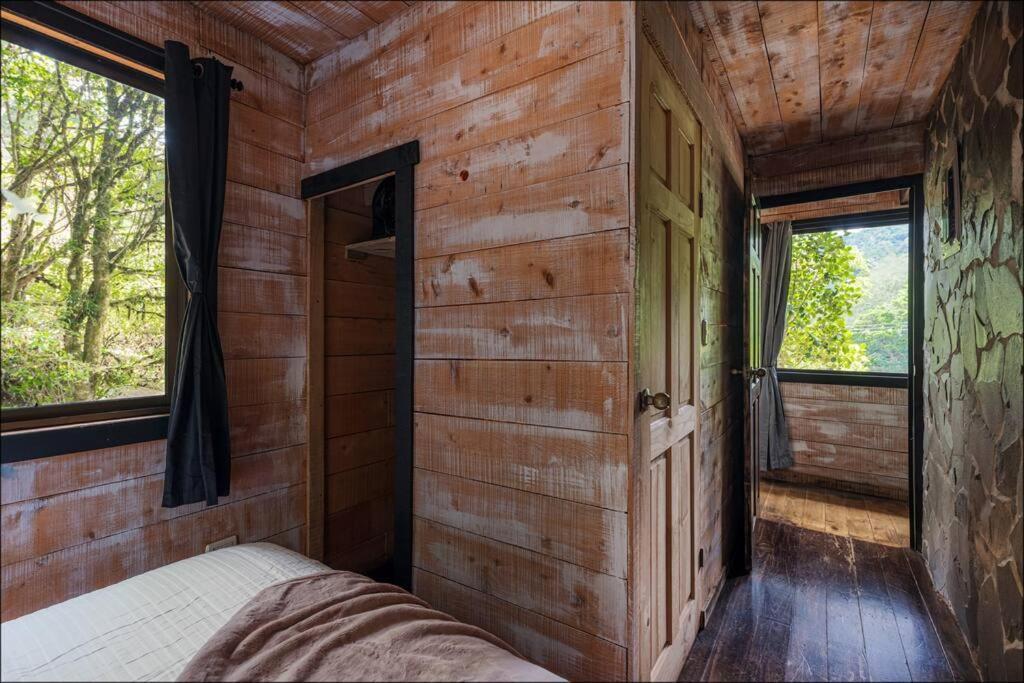 Unicorn Lodge: Direct Riverfront : Unique Experience San Gerardo de Dota Luaran gambar