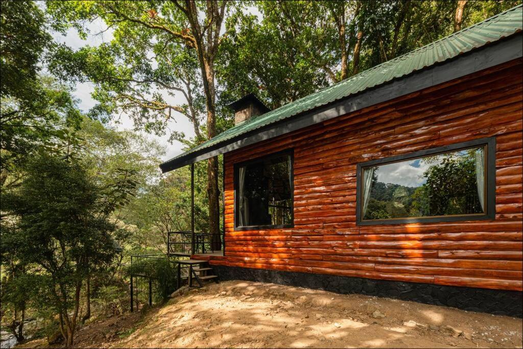 Unicorn Lodge: Direct Riverfront : Unique Experience San Gerardo de Dota Luaran gambar